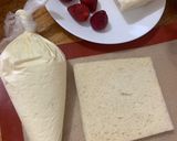 Foto langkah ke 3 dari resep Stroberi Sando (sandwich buah ala Jepang).