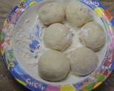 A picture of step 4 of Aloo parathy.