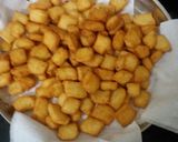A picture of step 9 of Cheeslings biscuits.