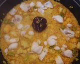 Foto del paso 5 de la receta: Arroz con bacalao ajos tiernos y coliflor