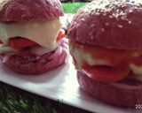 A picture of step 2 of Beetroot buns burger.