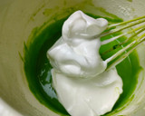 Foto langkah ke 5 dari resep Pandan Hokkaido Chiffon Cupcake (817).