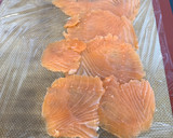 Foto del paso 1 de la receta: Rollitos de salmón ahumado tipo sushi