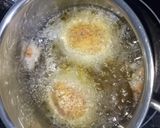Hình bước làm 6 của món Scotch Eggs (Trứng lòng đào bọc thịt chiên xù)