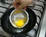Foto del paso 3 de la receta: Huevo frito, rapidísimo, fácil y sabroso