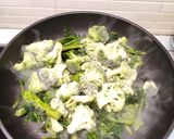 Foto del passaggio 2 della ricetta Lasagne con cime di rapa, broccoli e caciotta bavarese