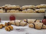 Glutén és tejmentes diós kifli erdei gyümölcsös lekvárral töltve recept lépés 6 foto