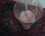 A picture of step 4 of Strawberry shake with vanilla ice - cream.