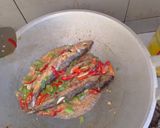 Foto langkah ke 4 dari resep Sambal Ikan Asin Klotok.