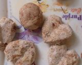 A picture of step 4 of Honey caramel crunch cake pops.