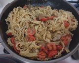 Foto del passaggio 4 della ricetta Reginette ai funghi porcini e pomodorini