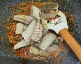Foto langkah ke 2 dari resep Sambal Tongkol Chili Padi.