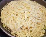 Foto del paso 2 de la receta: Espaguetis picantones a los dos ajos