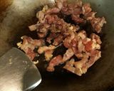 รูปขั้นตอนการทำที่ 4 ของ หมูผัดไข่ขยี้ คิคิ