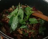 Foto langkah ke 6 dari resep Daging ayam cincang masak daun selasih/thailan kemangi.