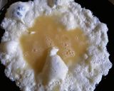 A picture of step 1 of Egg and bread sandwich.