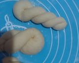 Foto langkah ke 6 dari resep Kkwabaeggi or Korean Twisted Donuts.