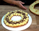 Foto del paso 16 de la receta: Corona de pasta choux rellena de crema pastelera y chocolate. Especial navidad