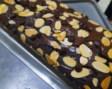Foto langkah ke 7 dari resep Brownies Chocochips Almond.