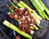 A picture of step 5 of My Roasted Garlic Asparagus with sundried Tomato & Mushrooms. 😁.