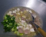 Foto langkah ke 2 dari resep Sup Tahu Bakso Simple.