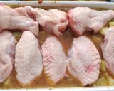 Foto del paso 6 de la receta: Alitas de pollo al horno con verduras y salsa Barbacoa🍗