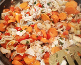 Foto del paso 3 de la receta: Sopa de pollo con ajo y perejil