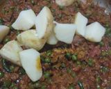 A picture of step 2 of Aloo Keema matar.