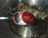 Foto del paso 5 de la receta: Arroz mantecoso de gochujang y papada ibérica con portobellos