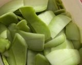 A picture of step 1 of Lau’er Khosha Bhaja (Bottle Gourd Skin Fry) 💁🏻♀️.