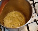 Foto del passaggio 4 della ricetta Risotto al Melone Fonduta di Brie Bresaola Pistacchi e Menta Fresca