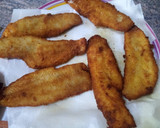 Foto del paso 5 de la receta: Filetes de merluza empanados con patatas en 25 minutos