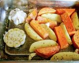 Sült camember, sült vegyes zöldséggel recept fázis 4 fotója