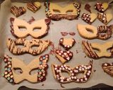Foto del passaggio 9 della ricetta Mascherine di Carnevale