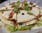 Foto del paso 9 de la receta: Torre de tortillas rellena de bacon y queso, guacamole, y otras cosas.... especial cumpleaños! 🎂
