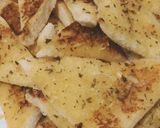 Foto langkah ke 4 dari resep Garlic Bread with Cheese Sauce.
