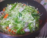हाक्का नूडल्स (hakka noodles recipe in marathi) रेसिपी स्टेप 4 फोटो