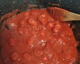 Foto del paso 3 de la receta: Garbanzos con tomate frito y frankfurts