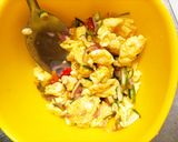 Foto langkah ke 3 dari resep Orak Arik Telur Sambal Matah.