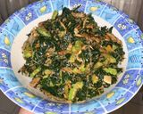 Foto langkah ke 4 dari resep Oseng pare daun pepaya mix teri.