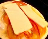 Foto del paso 2 de la receta: Huevos fritos con tomate queso y jamón serrano