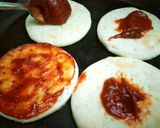 बेबी पिज़्ज़ा (तवा पर) (baby pizza recipe in hindi) रेसिपी चरण 4 फोटो