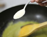 A picture of step 2 of Greenchillie ka halwa.