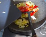 Foto langkah ke 2 dari resep Mie Goreng Basah.