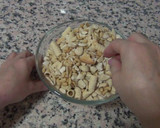 Foto del paso 2 de la receta: Salchichón de chocolate con nuevos ingredientes