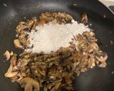 Foto langkah ke 4 dari resep Diet Hamburger steak with mushroom gravy (western).