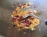 Gambar langkah 2 resipi Nasi Goreng Cili kering.