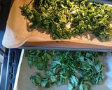 Zeller- és petrezselyemlevél pesto recept fázis 1 fotója
