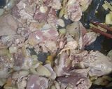 A picture of step 3 of Creamy chicken livers.