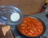 Foto langkah ke 13 dari resep Rice Paper Tteokbokki / Topokki With Chesse & Eeg.
